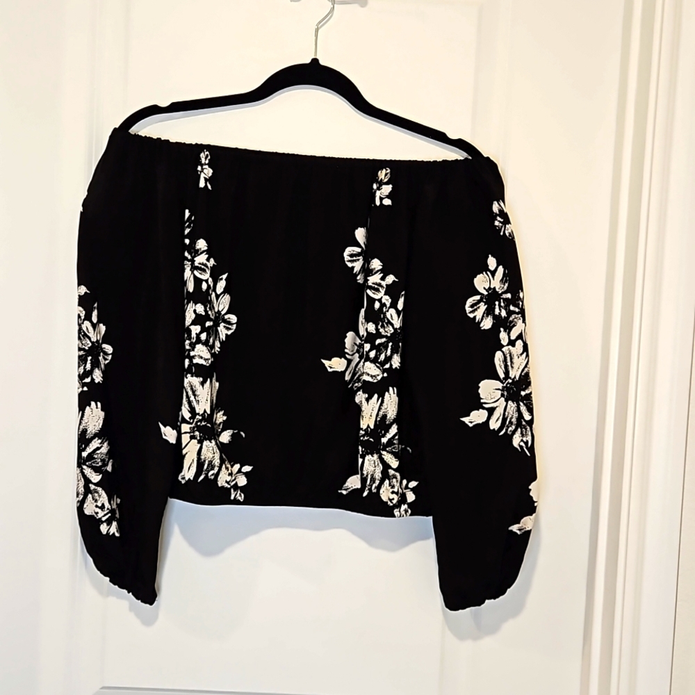 Otis & Maclain off the shoulder cropped floral top size XS